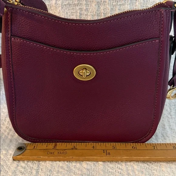 Elegant Burgundy Crossbody Bag - Picture 4 of 5